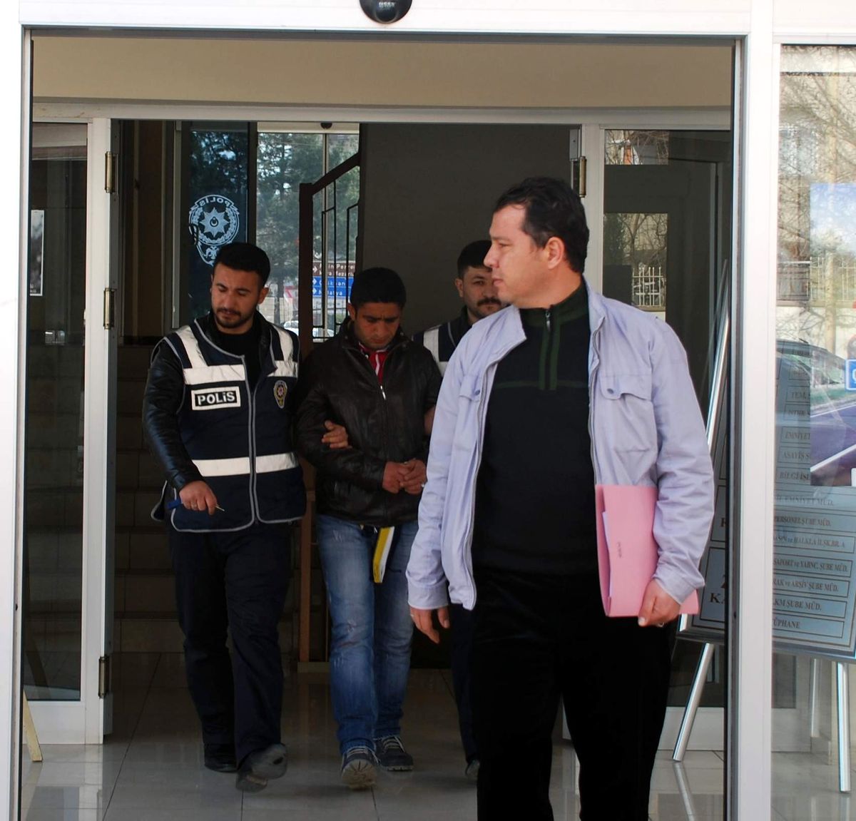 Suçüstü Yakalanan Hırsız Adliyeye Sevk Edildi