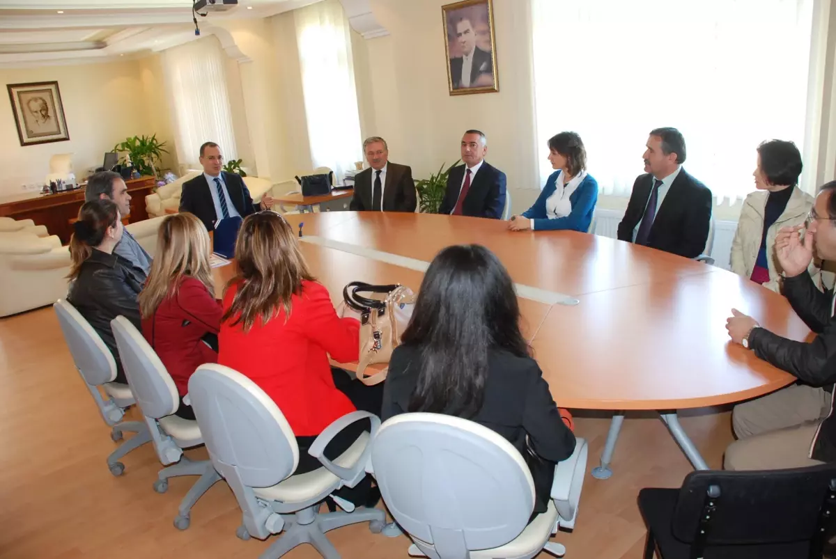 Tky\'de İl Üçüncüsü Olan Mahir Özgür Damar Ortaokulundan Kaymakam\'a Ziyaret..