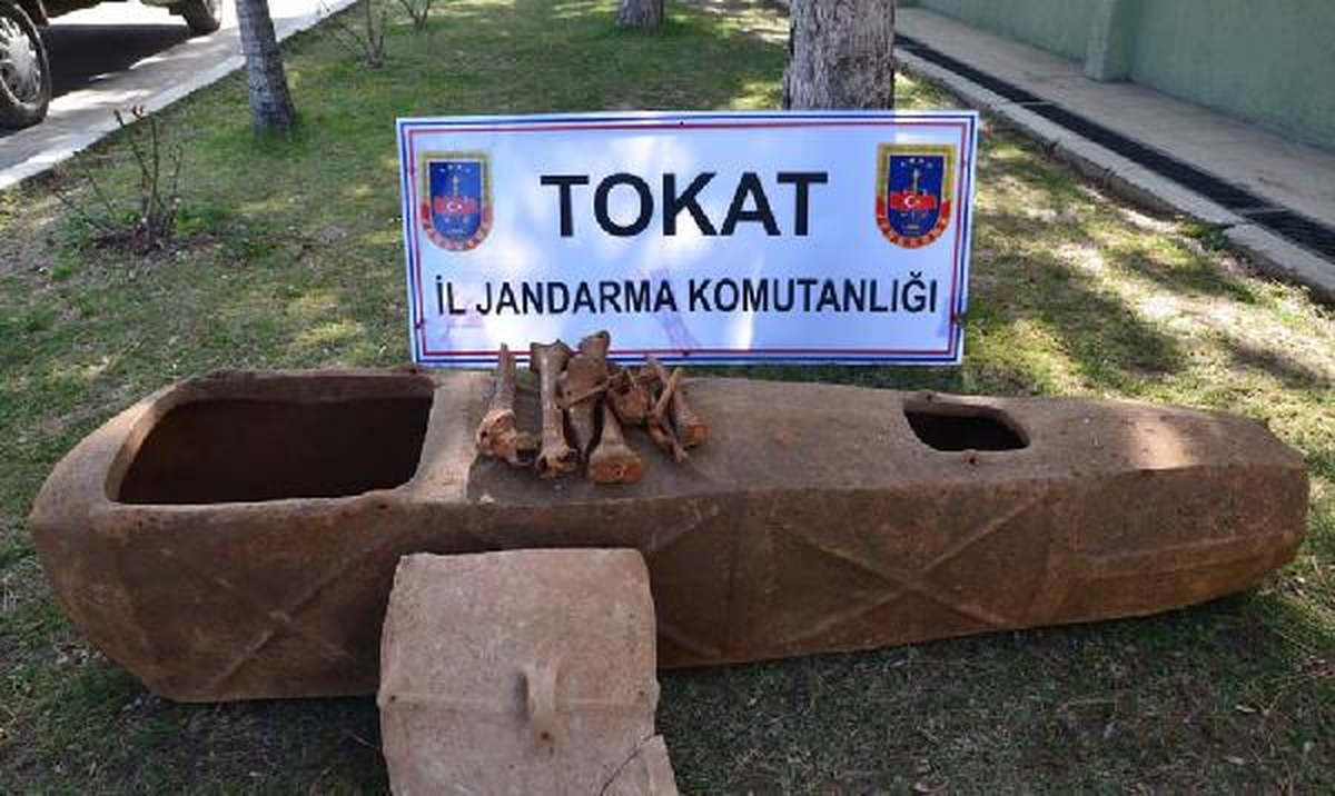 Tokat\'ta Kamyonette Tarihi Lahit Ele Geçirildi