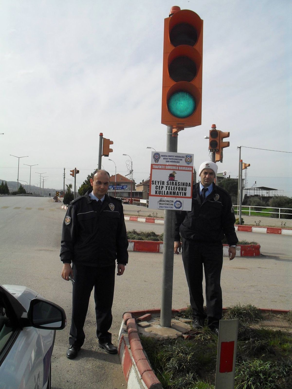 Trafik Lambalarına Sürücüleri Uyaran Levhalar Takıldı