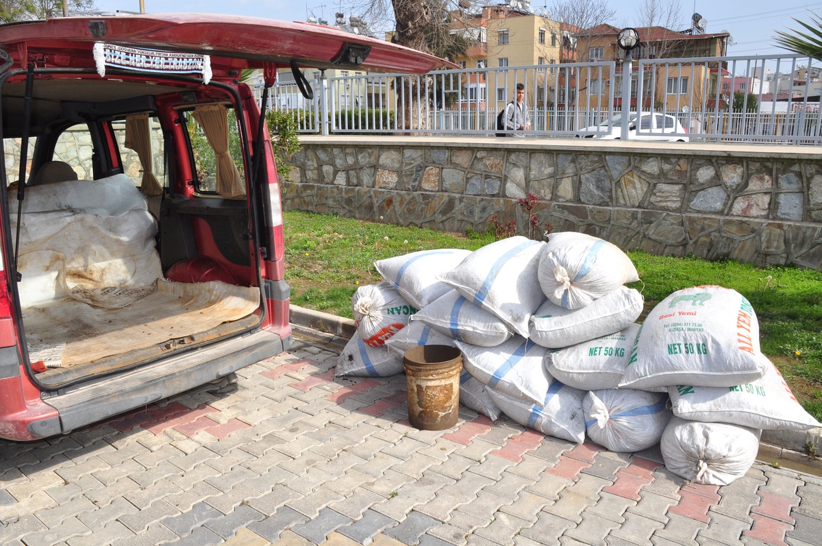 Tren Yolu Kenarında Cüruf Toplayan 4 Hurdacı Gözaltına Alındı