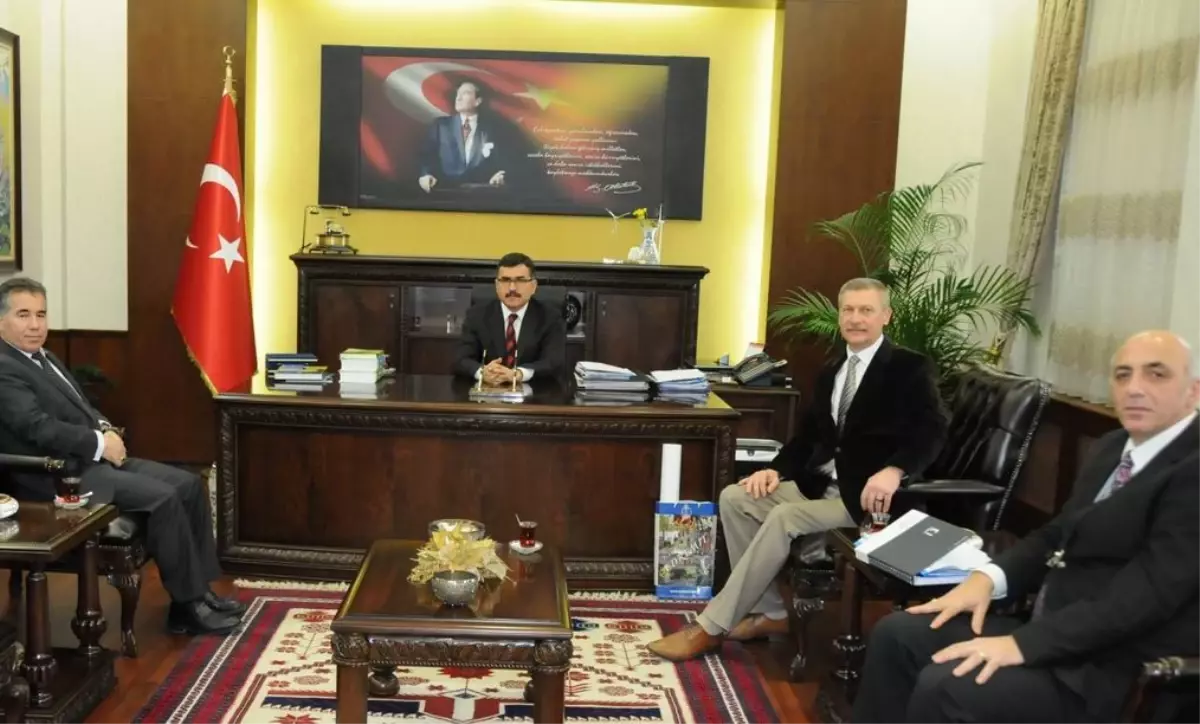 Vali Turhan, Başkan Çağlar ile Edremit'in Yatrımlarını Masaya Yatırdı