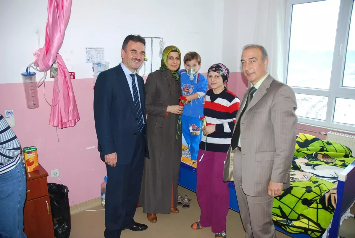 Yılmaz Hastaları Ziyaret Etti