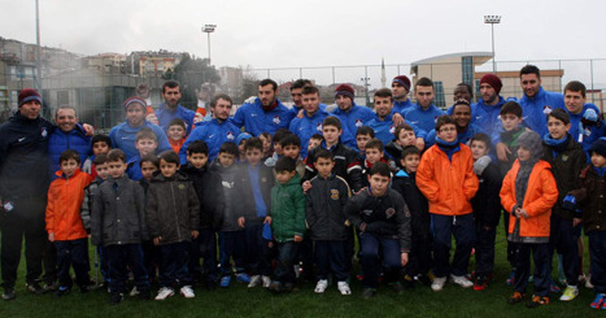 1461 Trabzonlu Futbolcular Öğrencilerle Buluştu