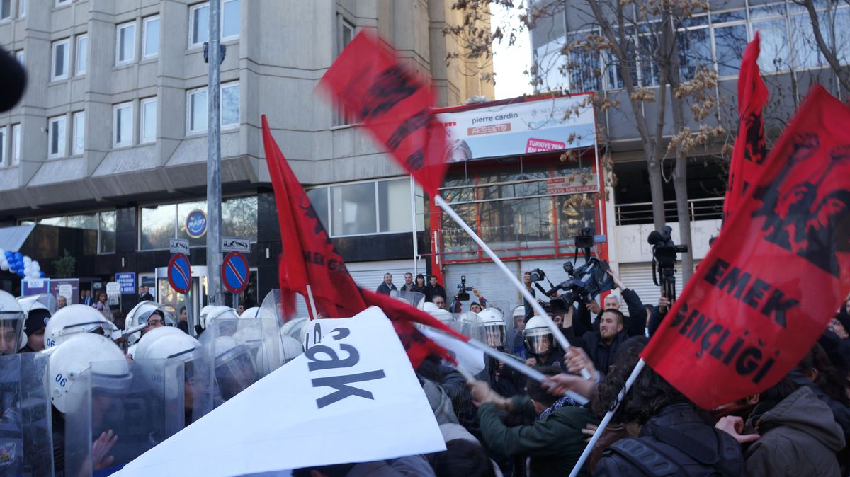ABD Dışişleri Bakanı Kerry, İstanbul\'da Protesto Edildi