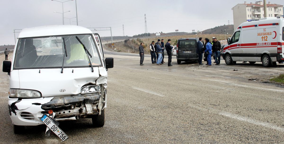Aksaray\'da Trafik Kazası: 2 Yaralı