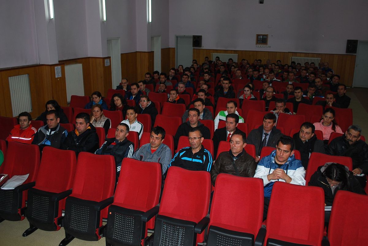 Aksoy, Beden Eğitimi Öğretmenleriyle Bir Araya Geldi
