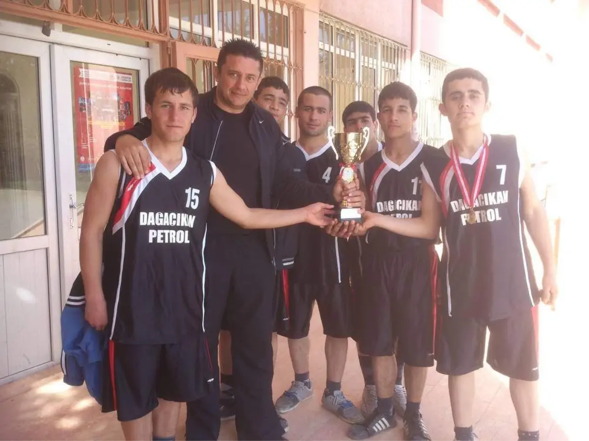 Anadolu İmam Hatip Lisesi Kros Yarışmasında Birinci Oldu