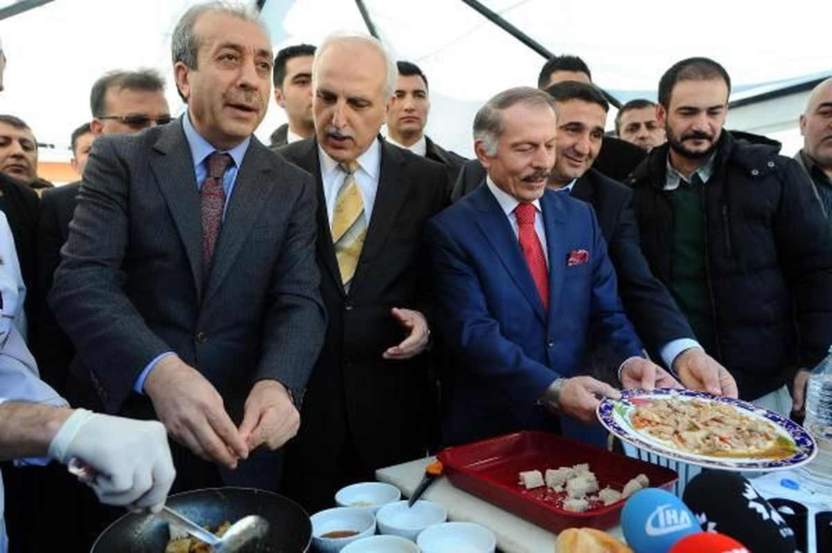 Bakan Eker Bayat Ekmekten Nar Ekşili Tavuk Yemeği Yaptı