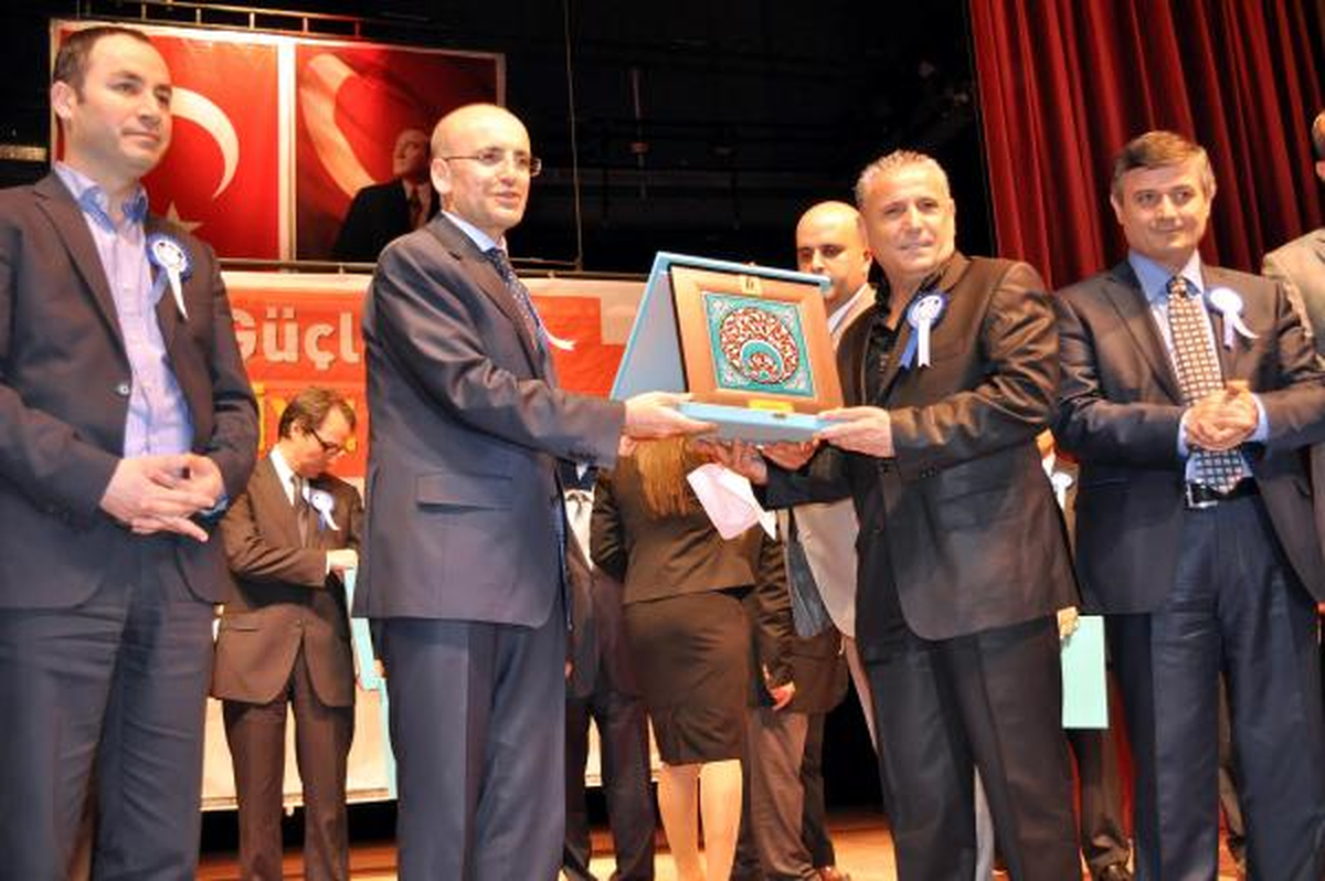 Bakan Şimşek: Türkiye\'de Vergi Yüksek Değil