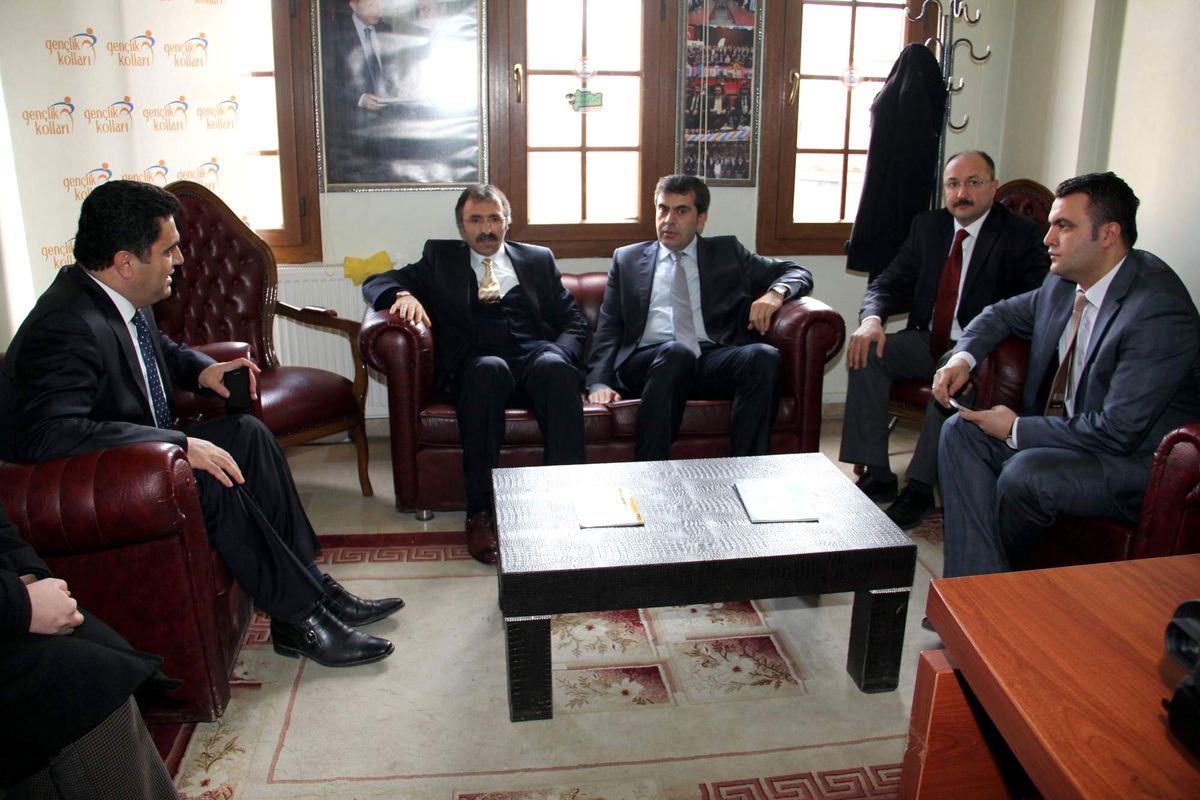 Bakan Yardımcısı Yusuf Teken, İl Başkanı Burhanettin Kuru\'yu Ziyaret Etti