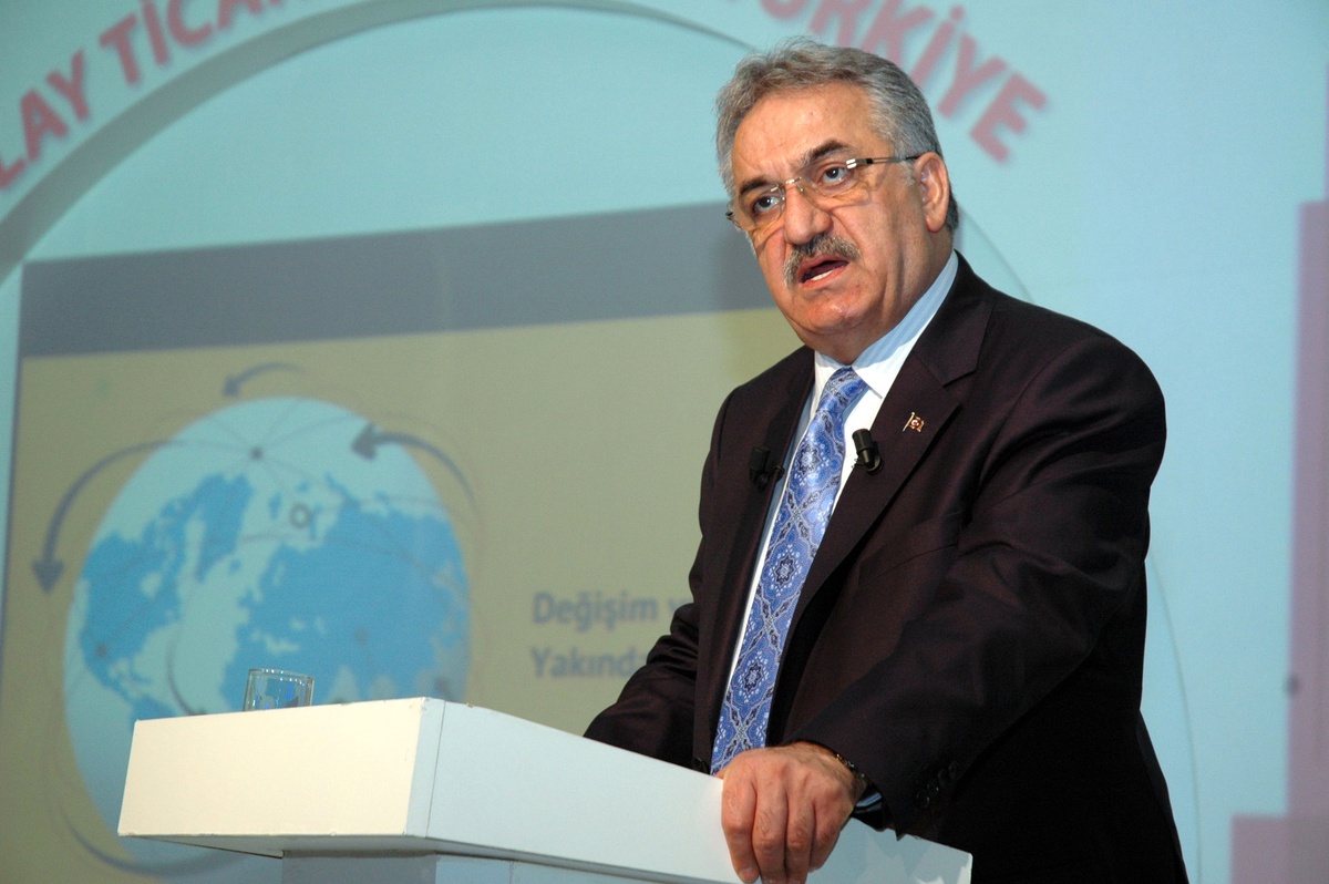 Bakan Yazıcı\'ya Yumurta Atan Öğrencilerin Kimliği Belli Oldu