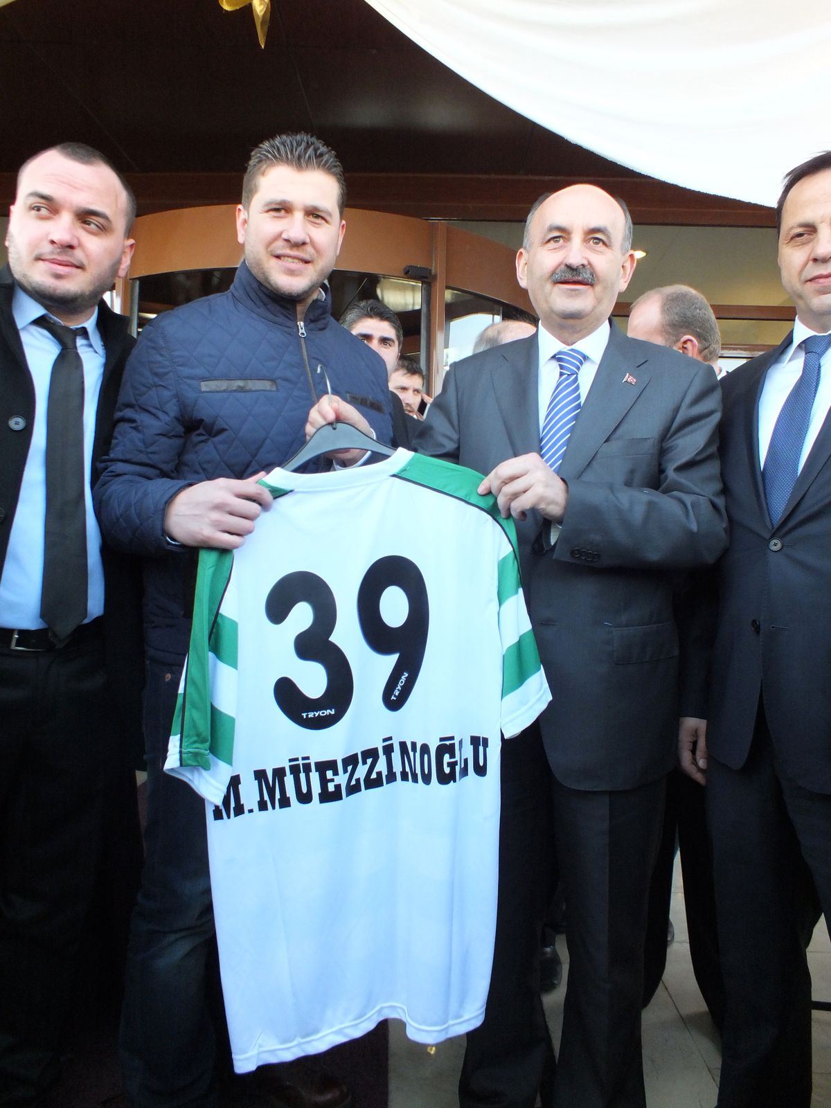 Başkan Can\'dan Bakan Müezzinoğlu\'na Forma