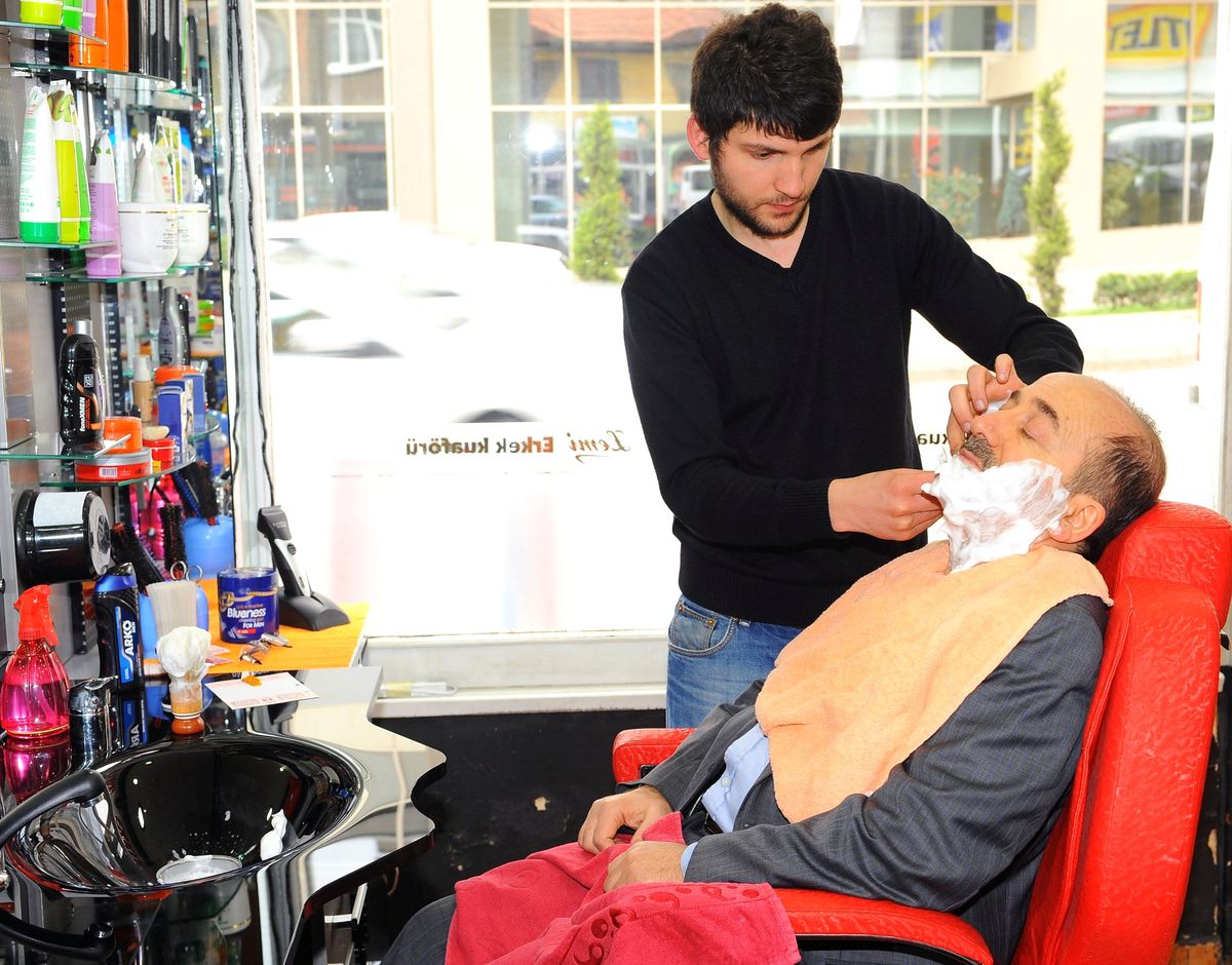 Başkan Gümrükçüoğlu Vatandaşların Sorunlarını Dinledi