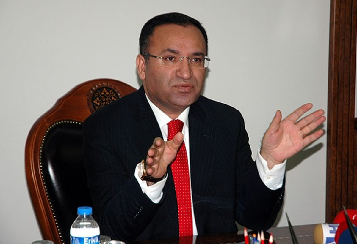 Başörtüsü yasağı yokmuş!