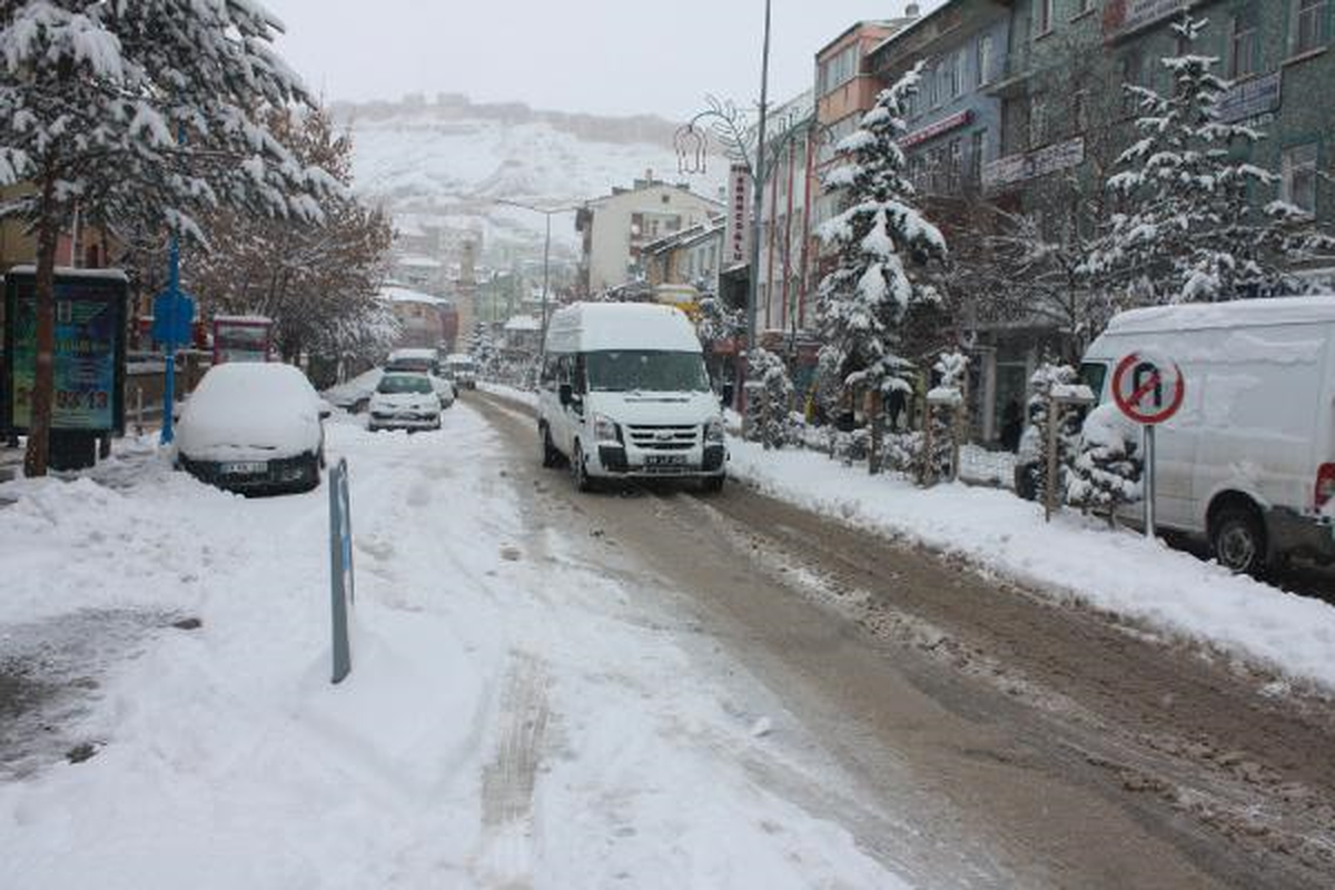 Bayburt\'ta 101 Köy Yolu Kardan Kapandı