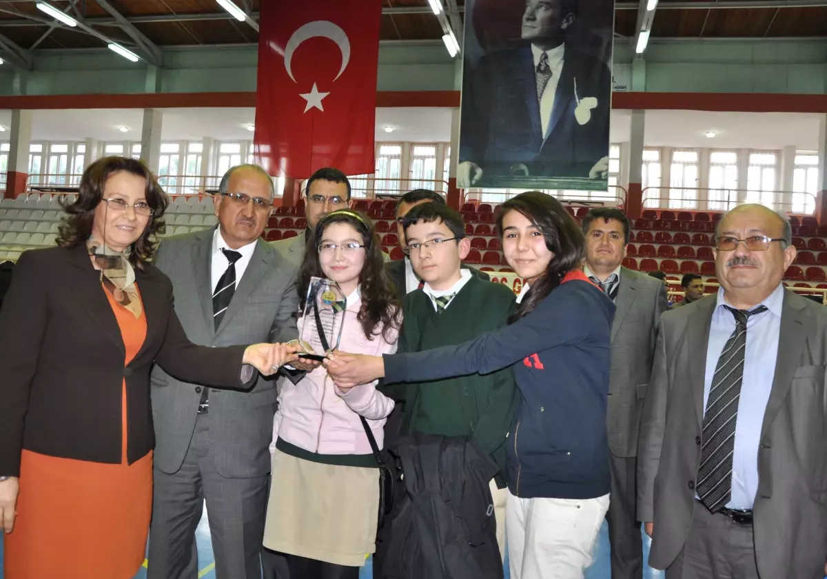 Bilgi Yarışmasında Sultan Akın Ortaokulu Birinci Oldu