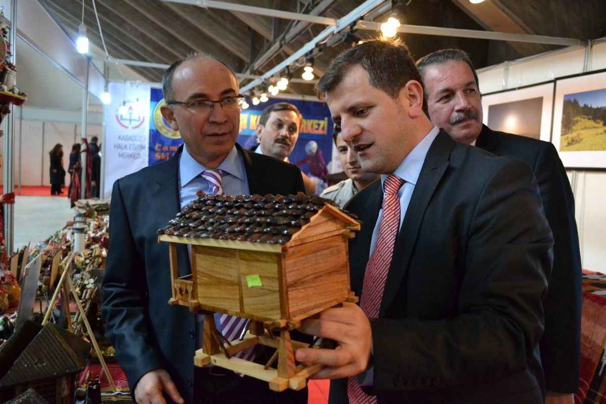 Eski Bakan Ertuğrul Günay Fuarı Gezdi