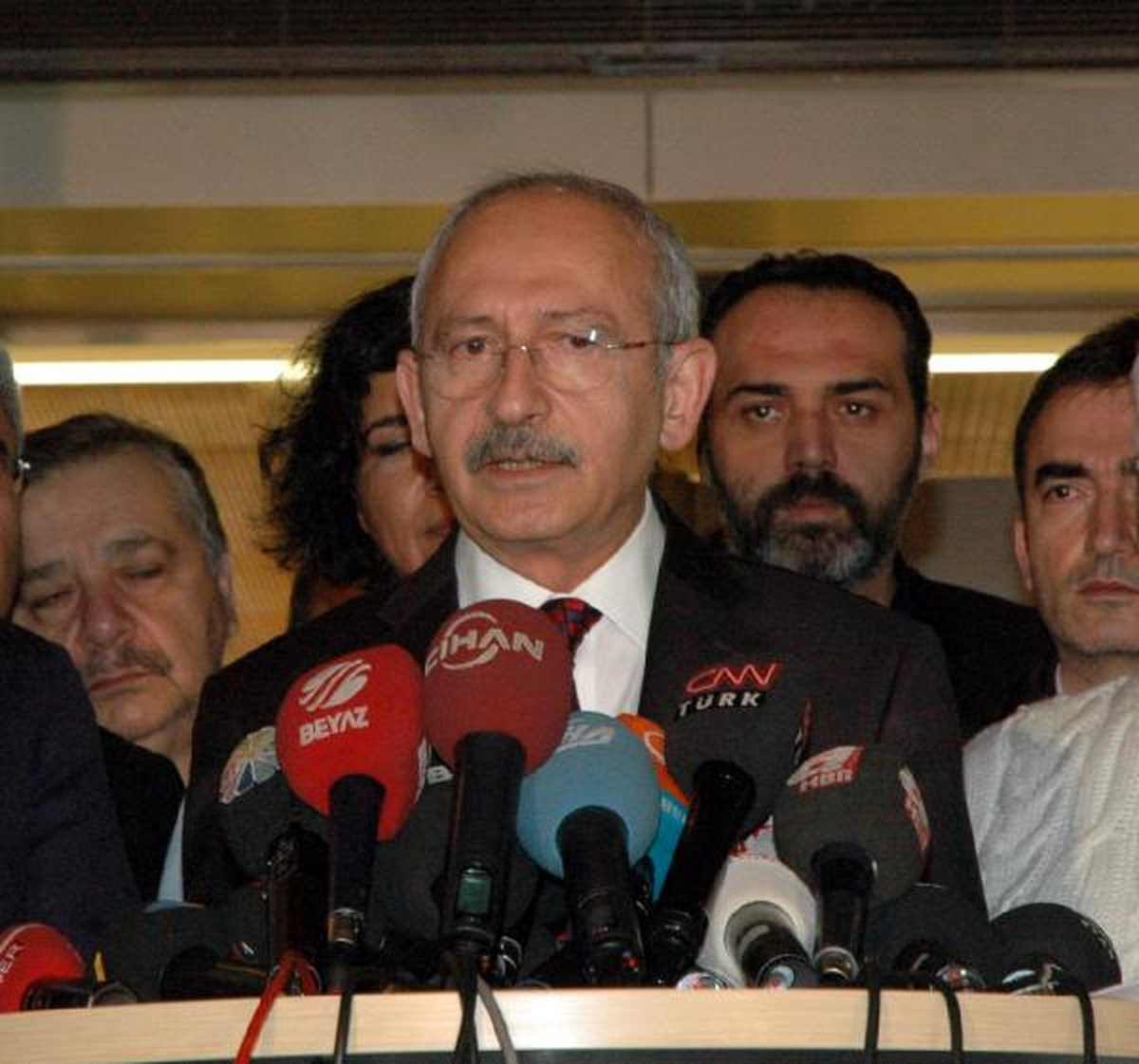 (Geniş Haber)-Kemal Kılıçdaroğlu Hastanede Müslüm Gürses\'i Ziyaret Etti