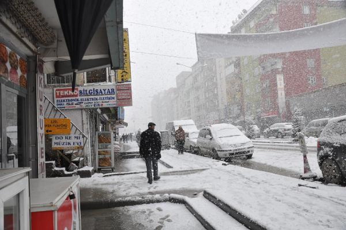 Hakkari\'ye Yeniden Kış Geldi