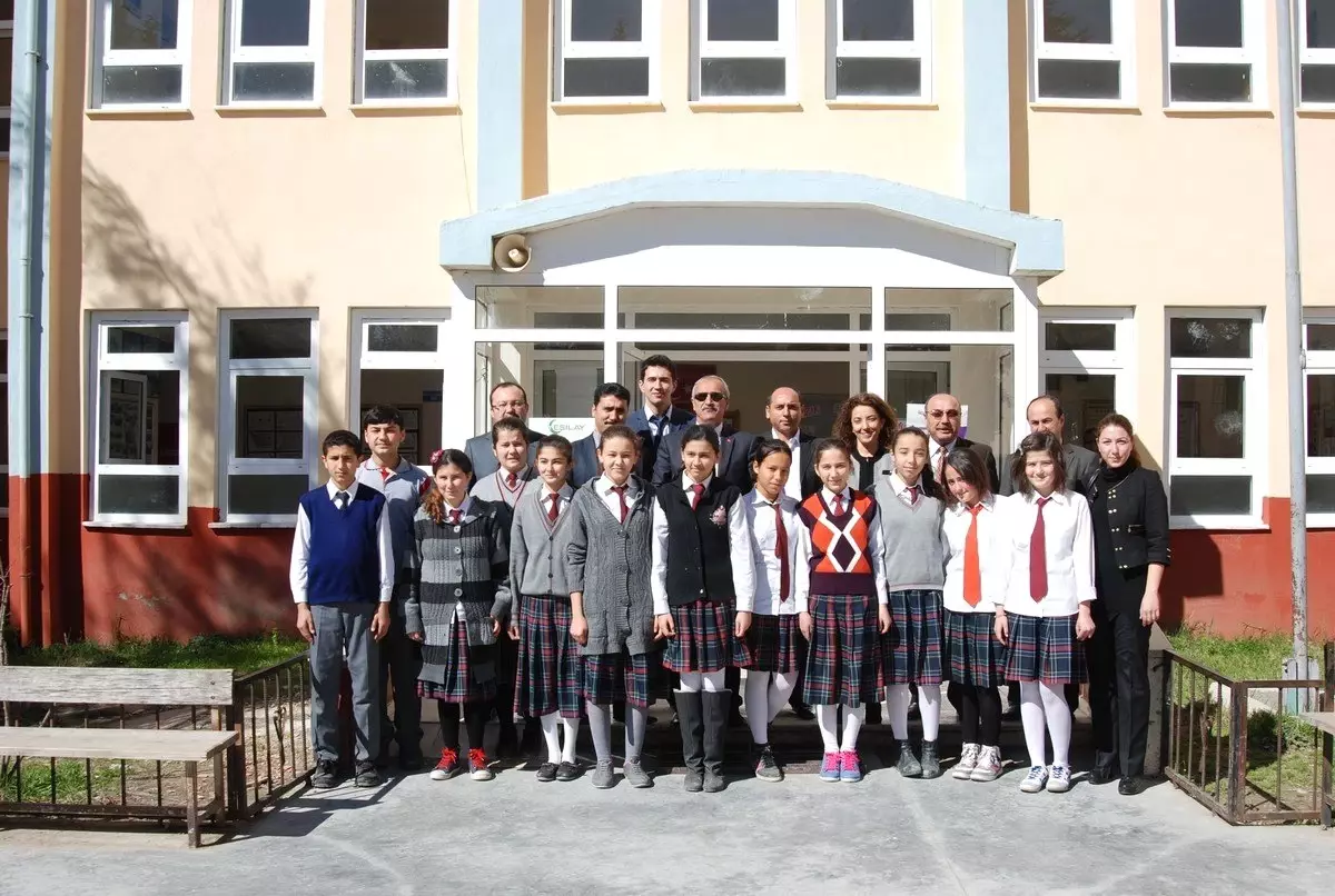 İlk Kez Uçağa Binmenin Mutluluğunu Yaşıyorlar