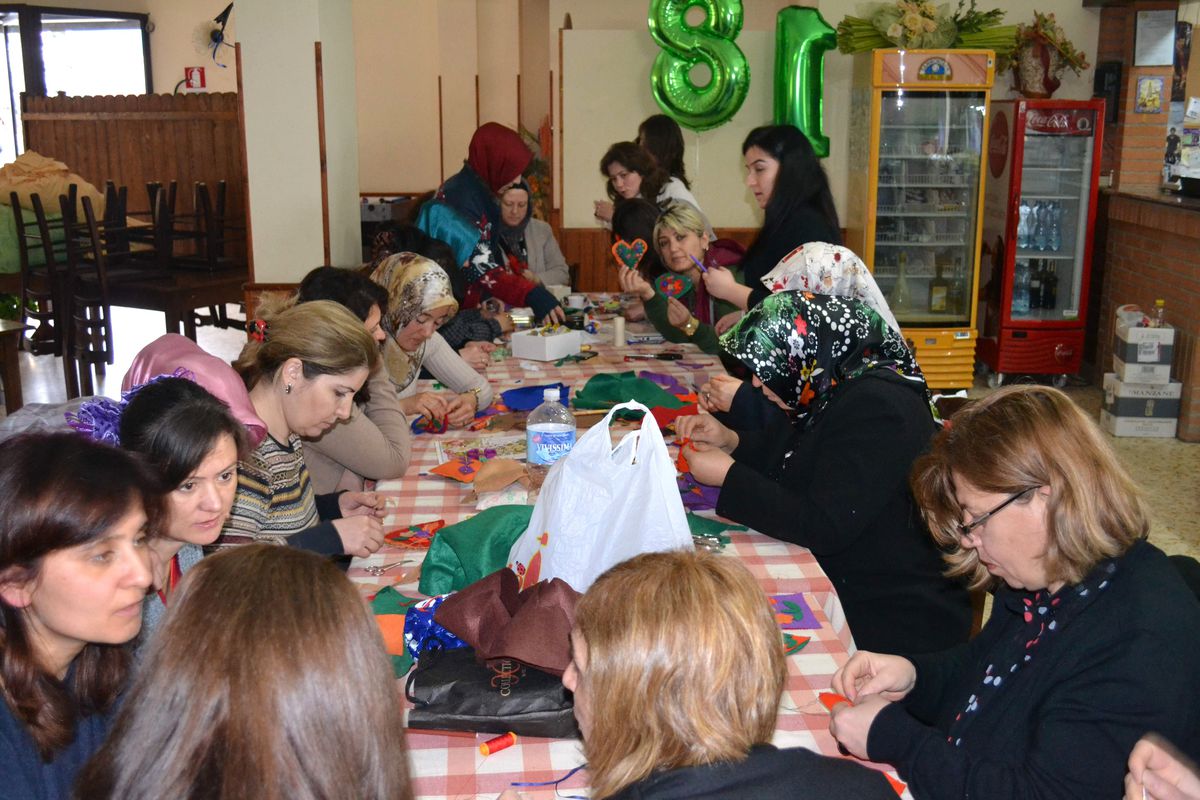 İpek Kozası ile Nakış Kursiyerleri İtalya\'dan Döndü
