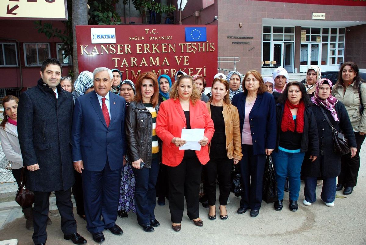 Kadınlar Kanser Taramasından Geçiriliyor