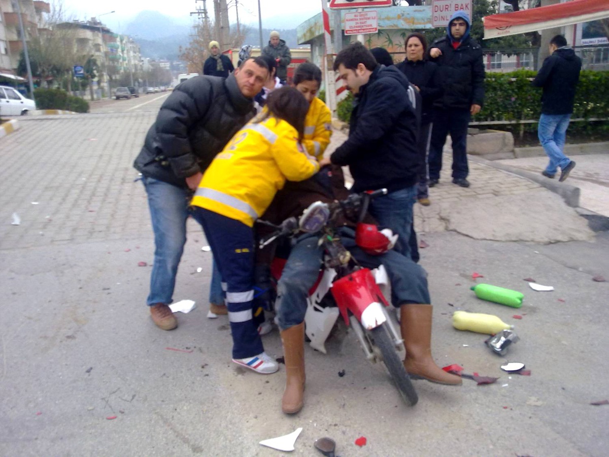 Kamyonetle Motosiklet Çarpıştı: 1 Yaralı