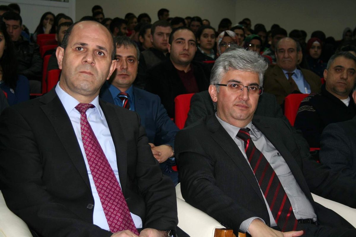Kars Kafkas Üniversitesi\'nde "Nasıl Bir Anayasa" Konulu Konferans