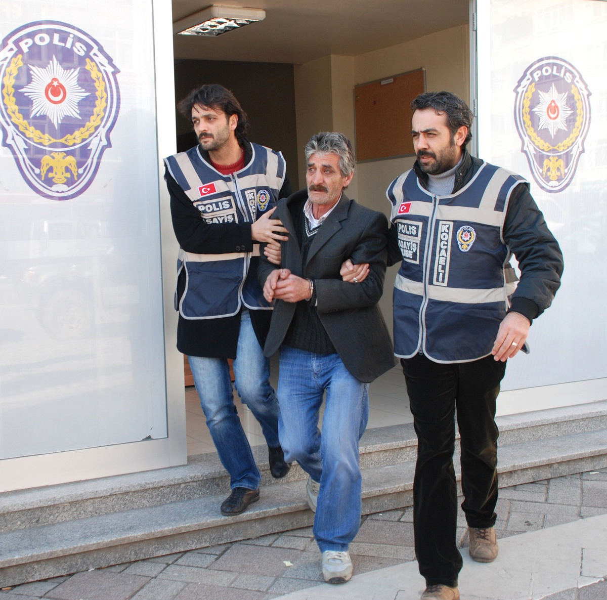 Kavgayı Ayırmak İsterken Kavgaya Karıştı