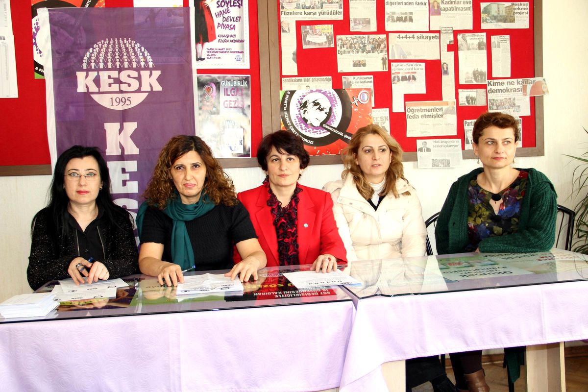 Kesk\'li Kadınlar, Resmi Tatil İstiyor