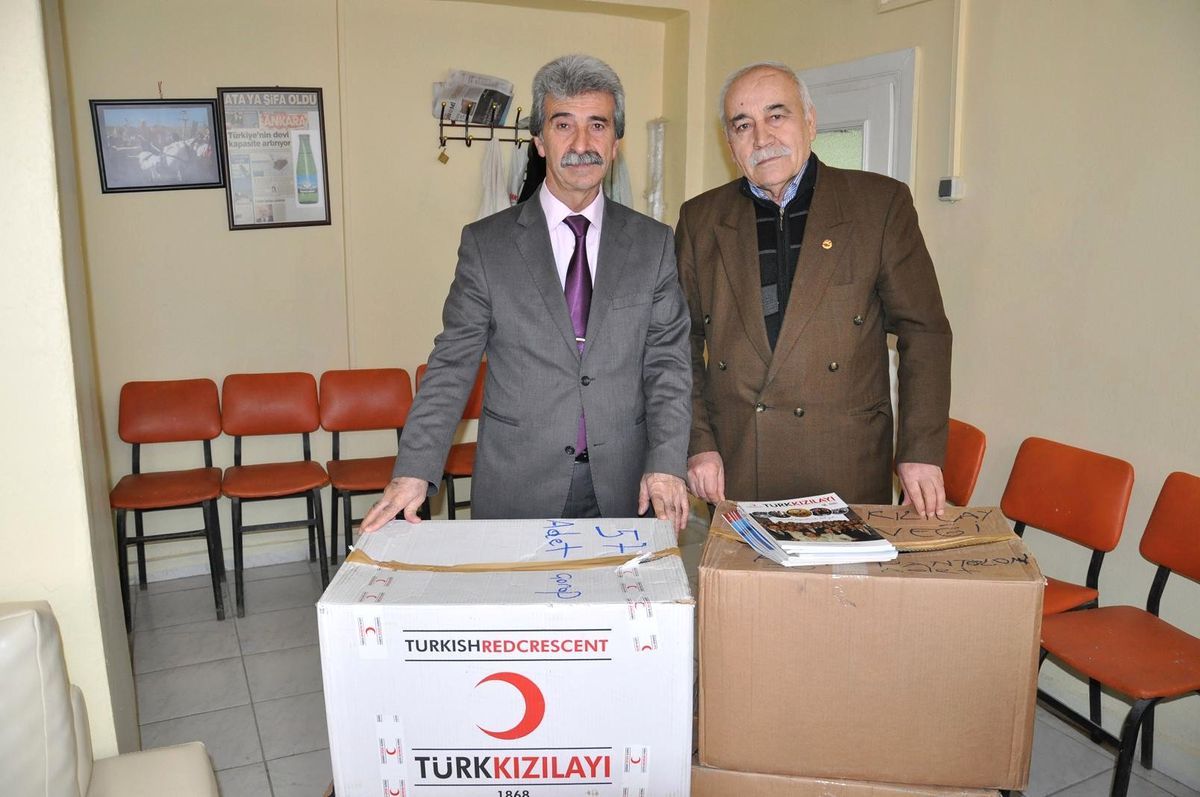 Kızılay\'dan Öğrencilere Kıyafet Yardımı