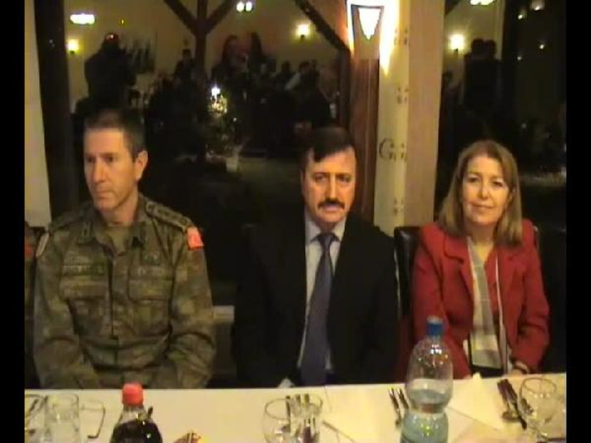 Kosova\'daki Türk Polisi Kontenjan Başkanı Davut Arık\'a Veda Yemeği