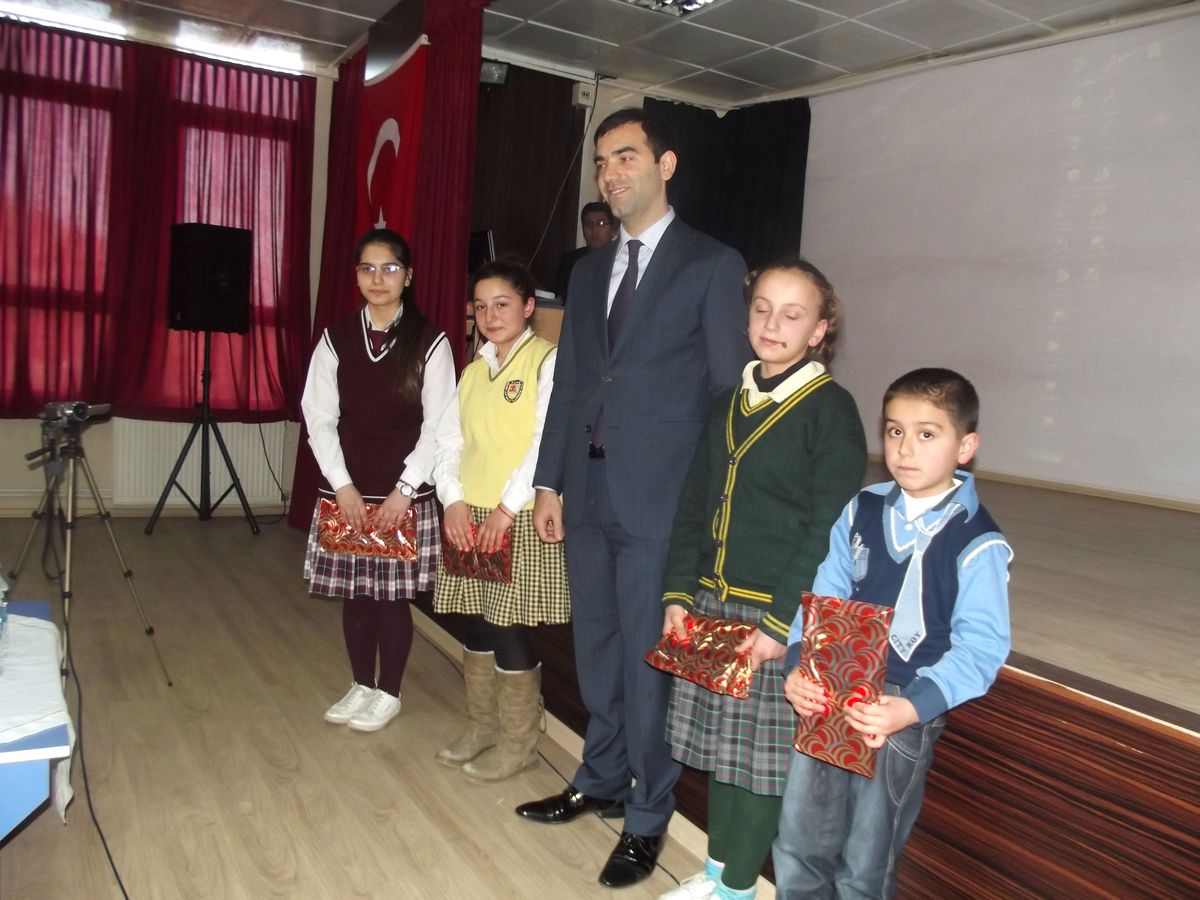 Küre\'de \'Okumak\' Projesinde Öğrenciler Ödüllerini Aldı