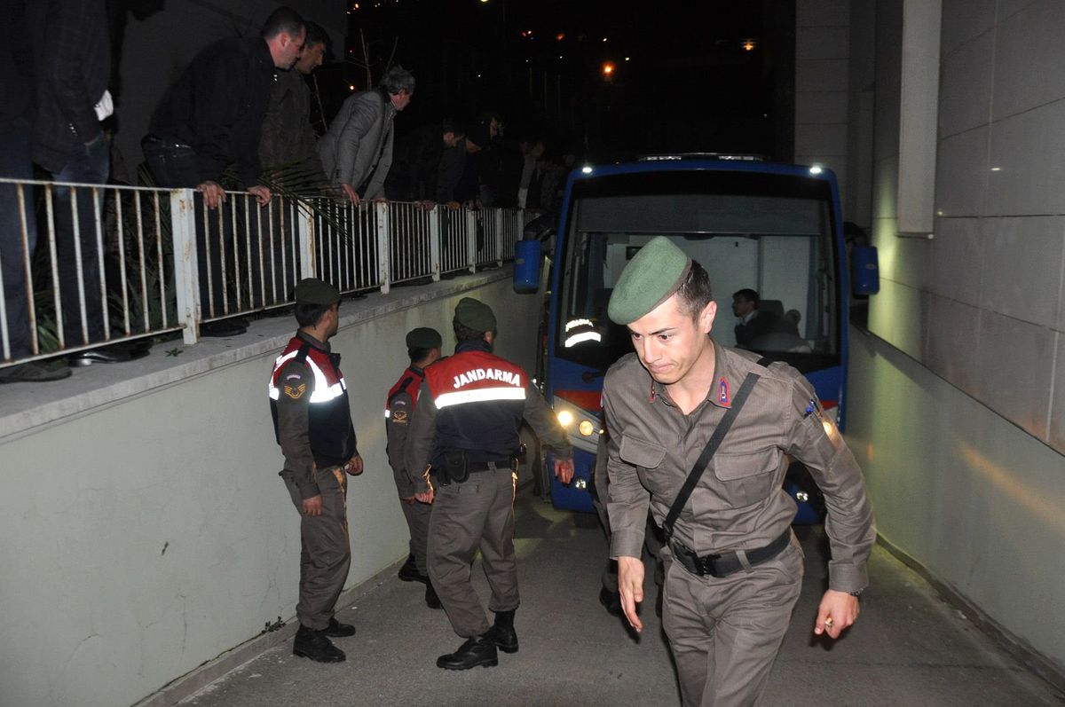 Mahmutlar Belediyesi\'ne Yönelik Operasyon