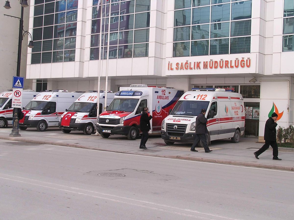 Malatya\'ya Gönderilen 4 Ambulans Sergilendi