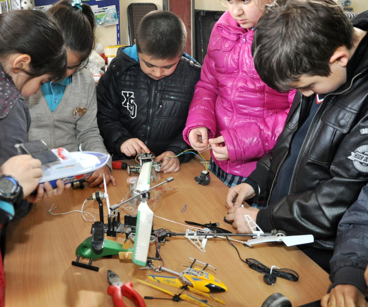 Minik Öğrenciler Robot Yaptı