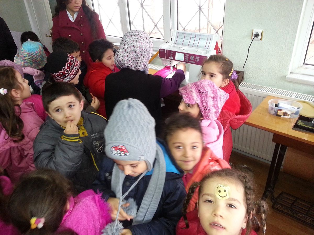 Minikler Makine Nakış ve Kadın Giysileri Dikim Kursunu Ziyaret Etti