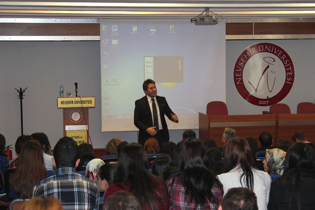 Neü\'de Etkili ve Güzel Konuşma Konferansı