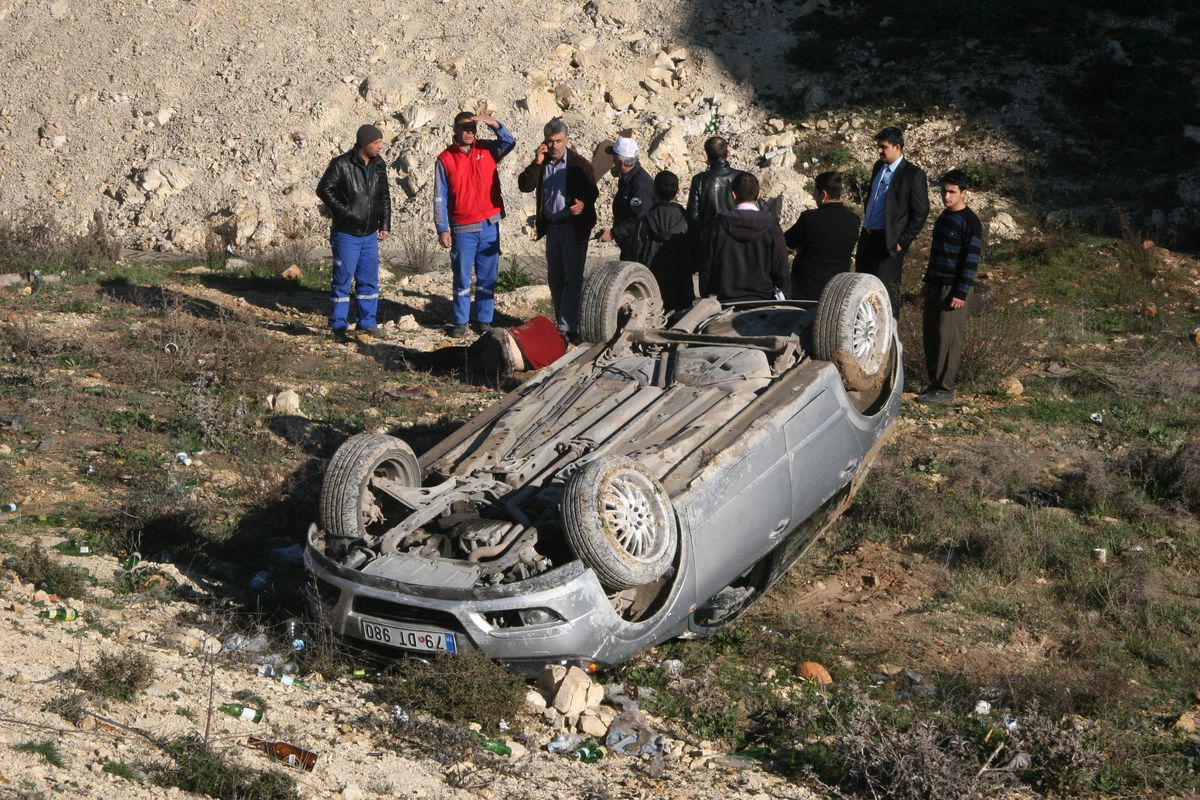 Otomobil Şarampole Uçtu: 1 Yaralı