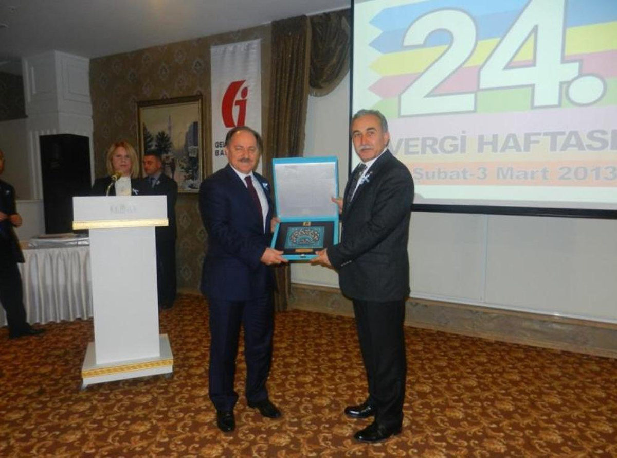 Sakaryalı Rekortmen Mükelleflere Yemek Verildi