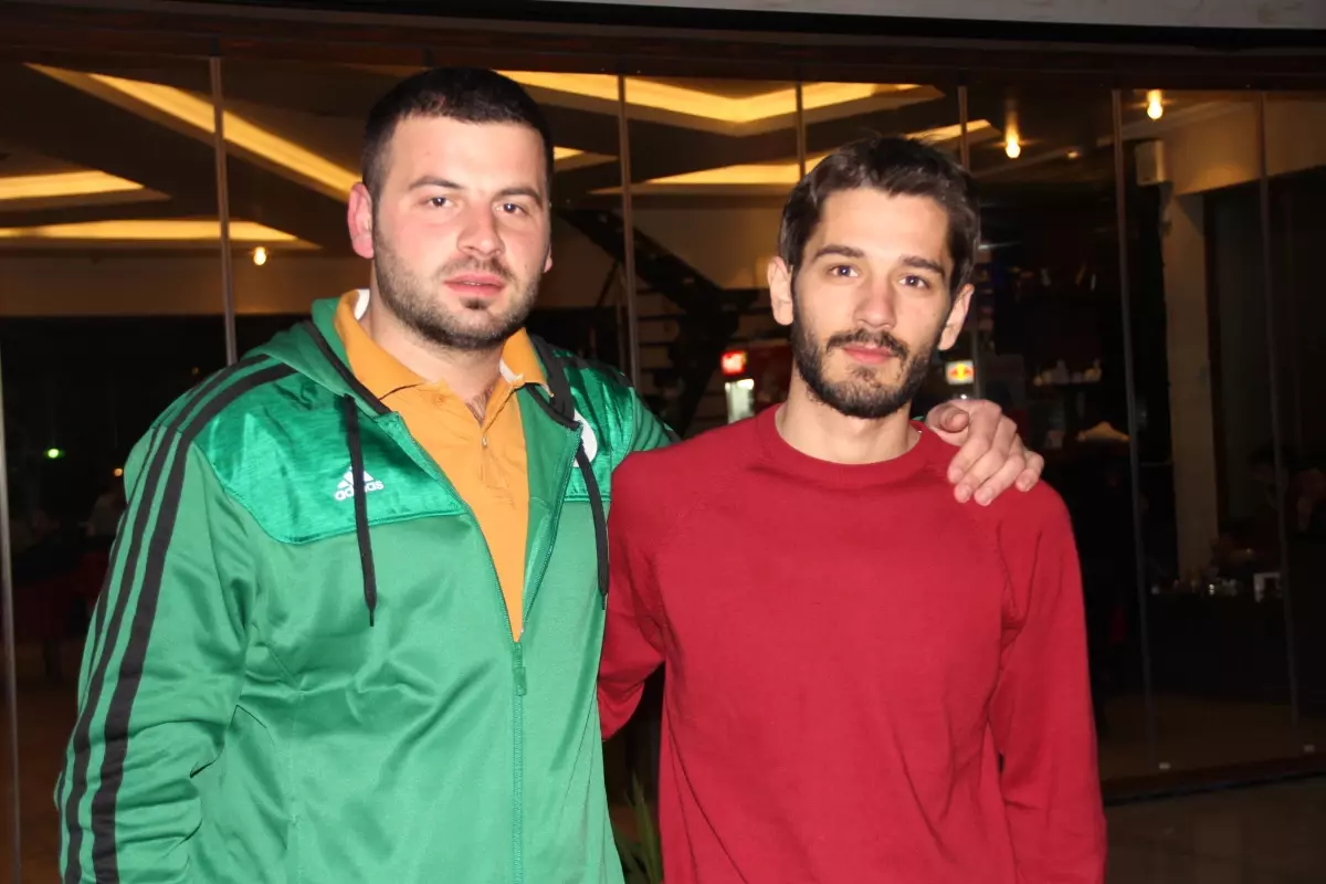 Sakaryasporlu Taraftarlar Futbolcularla Yemekte Buluştu