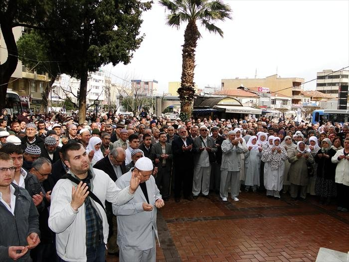 Salihli\'de Umre Yolcuları Uğurlandı