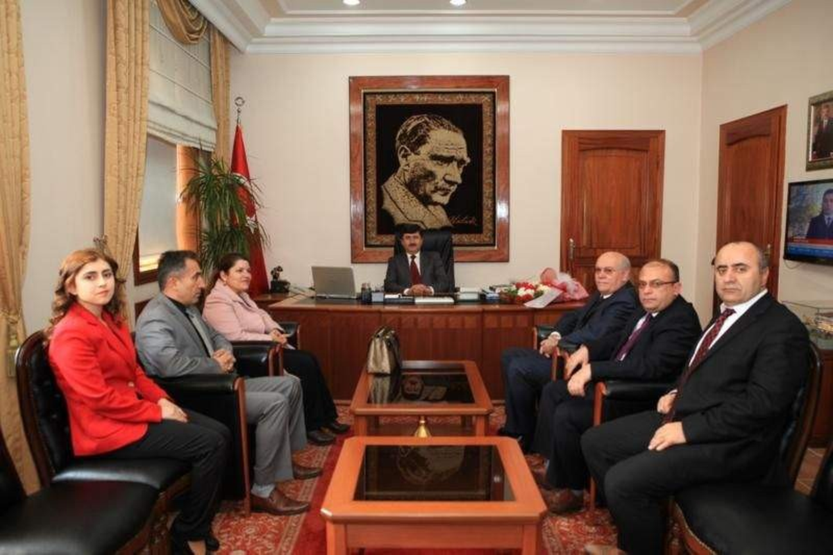 Smmmo Yönetiminden Vali Öz\'e Ziyaret