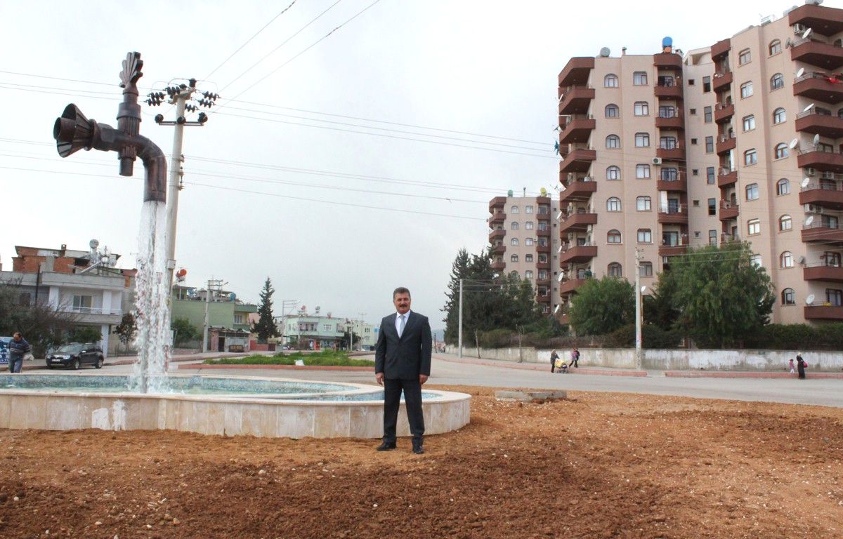 Toroslar Belediyesi Kavşaklardaki Peyzaj Çalışmalarını Sürdürüyor