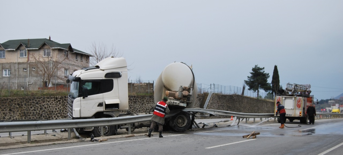 Trabzon\'da Trafik Kazası: 2 Yaralı