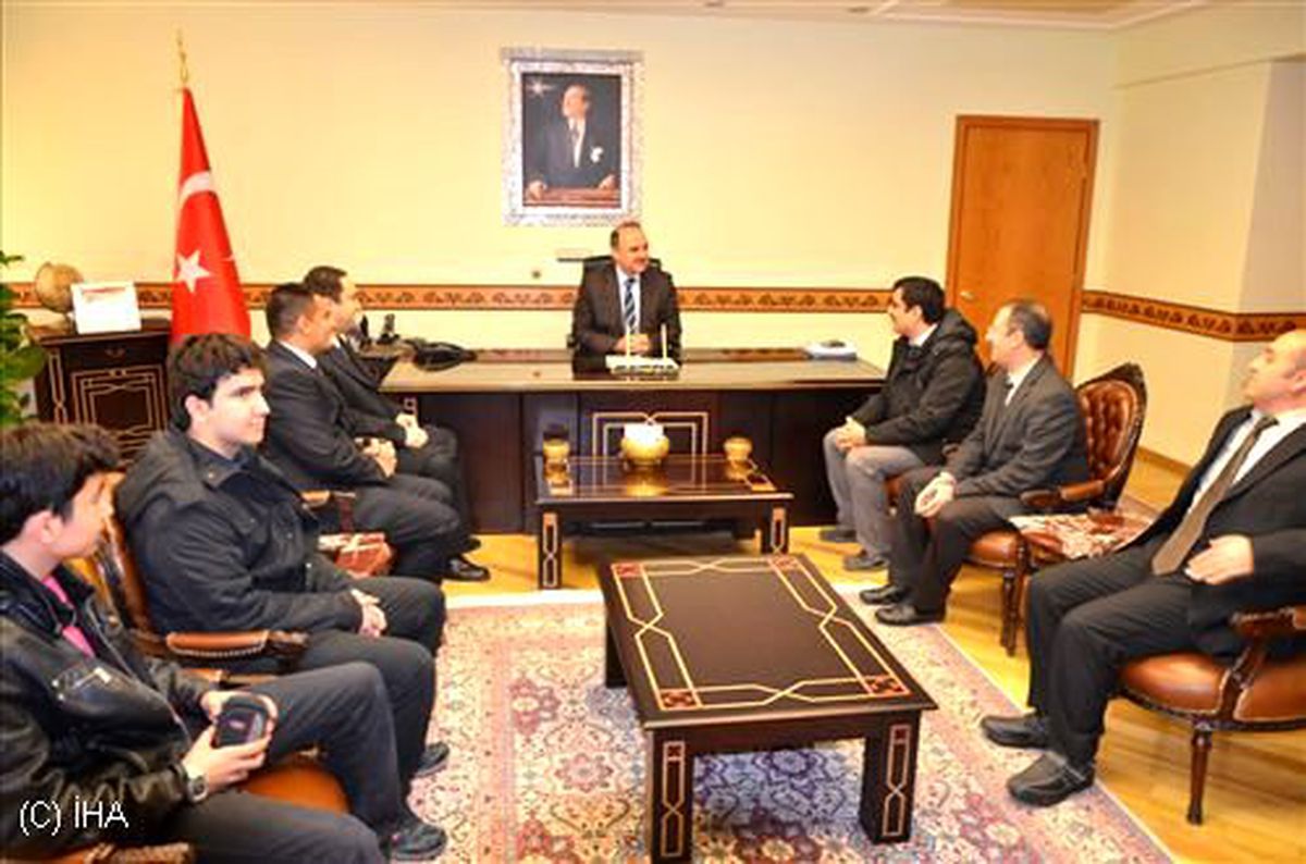 Tübitak Araştırma Projeleri Hazırlayan Öğrenciler Vali Erol\'u Ziyaret Etti