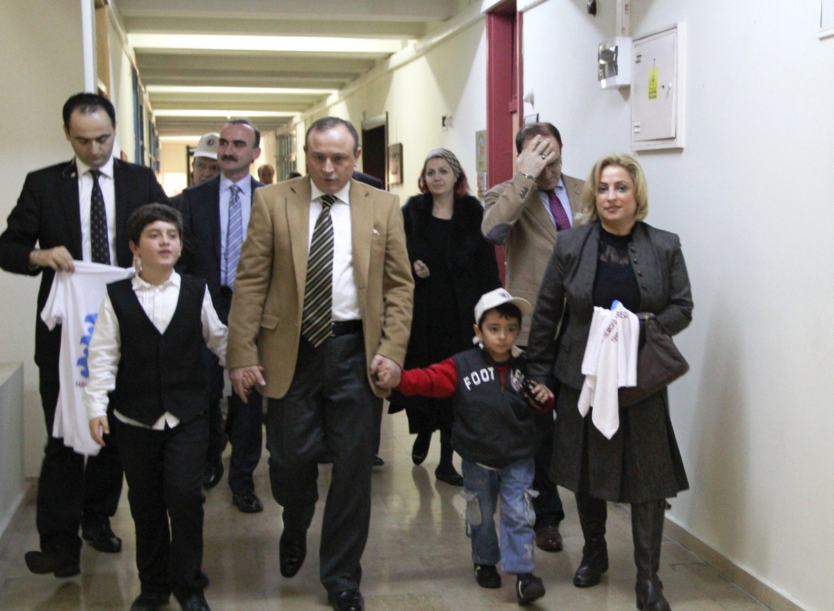 Vali Kızılcık, Hemofili Hastası Çocuklarla Buluştu