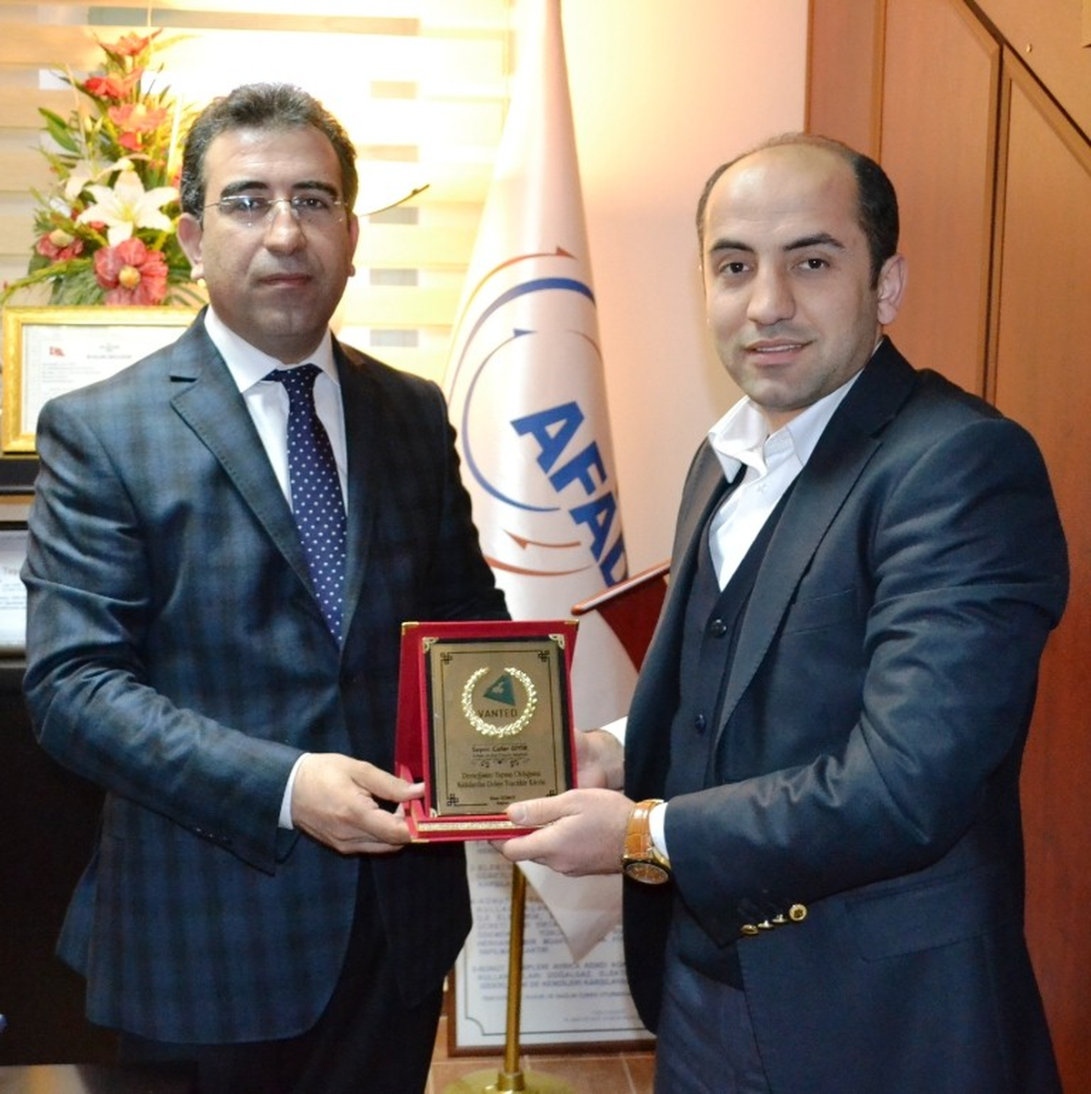 Vanted\'den Afad Müdürü Giyik\'e Teşekkür Plaketi