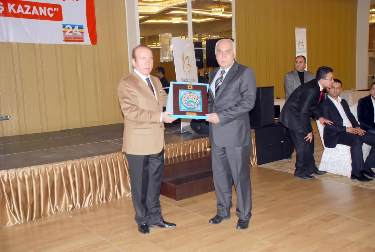 Vergi Rekortmenlerine Plaket